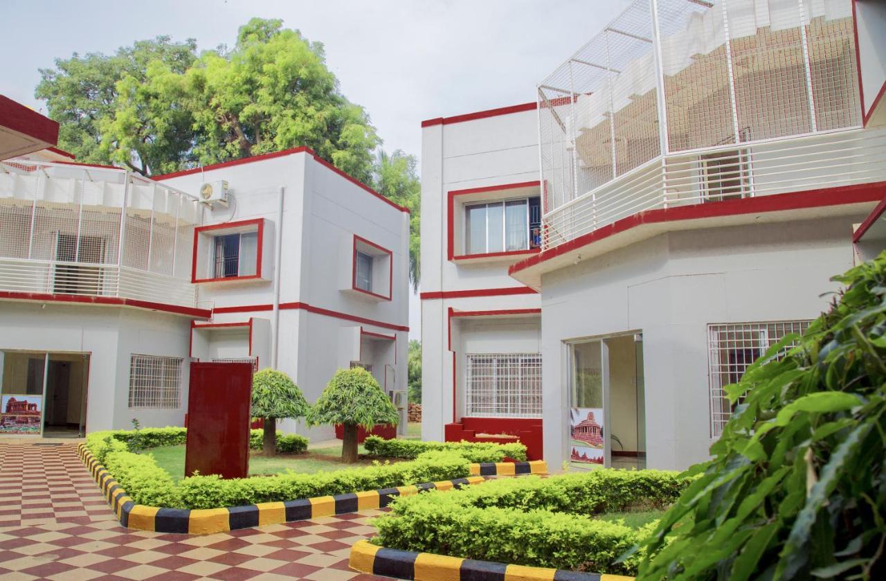 Kstdc Hotel Mayura Chalukya, Badami Exterior photo